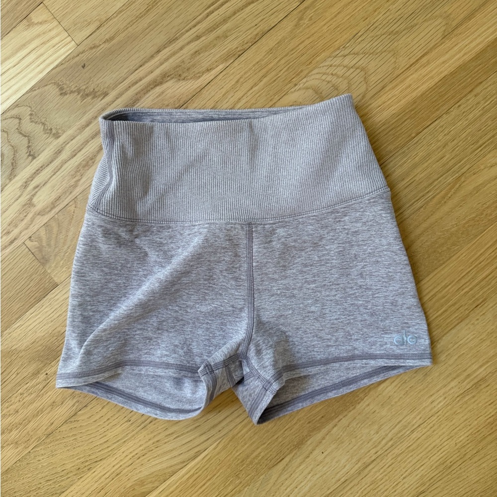 ALO Yoga High-Rise Ribbed Waist Bike Shorts in Light purple
